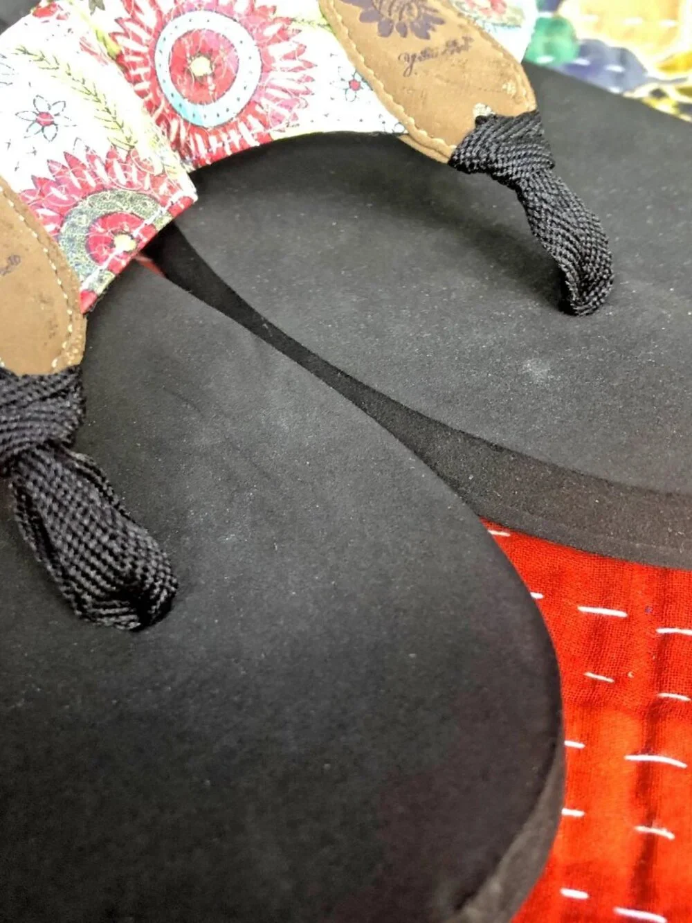 NEW Women's Yellow Box Sequined floral Flip Flops Size  10-11ish - Picture 9 of 14